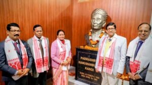 Bust of Padmashree Hanumanbux Kanoi Unveiled at DHSK Commerce College